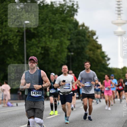 29.06.2025 - hella hamburg halbmarathon Dr. Thomas Lammeyer http://msf.ph/oto/8162304 29.06.2025 10:08:43 Kennedybrücke 1316, 1377, 1674, 2011, 2463, 2698, 3413, 3994, 4146, 4904, 5354, 5365, 5976, 6311, 6709, 8089, 8217, 9280, 10213, 10756, 10962 meine-sportfotos.de