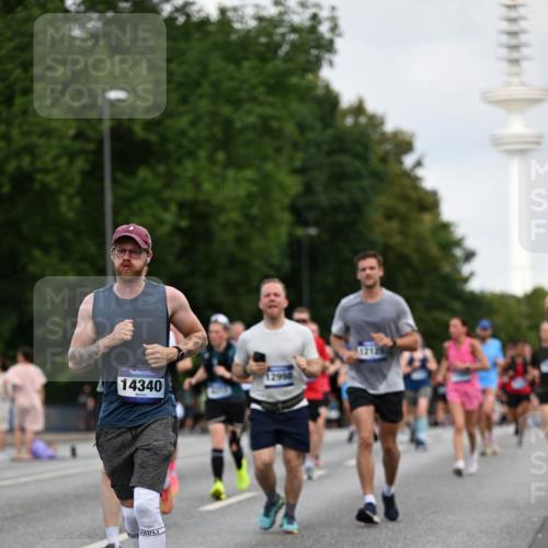 29.06.2025 - hella hamburg halbmarathon Dr. Thomas Lammeyer http://msf.ph/oto/8162309 29.06.2025 10:08:44 Kennedybrücke 1316, 1377, 1674, 2011, 2463, 2698, 3413, 3994, 4146, 4904, 5354, 5365, 5976, 6311, 6709, 8089, 8217, 9280, 10213, 10756, 10962 meine-sportfotos.de