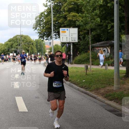 29.06.2025 - hella hamburg halbmarathon Yannick Fuchs http://msf.ph/oto/8162311 29.06.2025 10:39:09 20KM 1413, 1424, 1520, 1697, 2890, 2970, 3098, 4270, 4691, 4915, 5047, 7710, 8928, 9030, 9302, 10313, 11809, 12528, 13975, 14351, 14464, 14686, 14687, 14703, 15334, 16058, 16803, 17120, 17406, 18539, 18631, 19207 meine-sportfotos.de