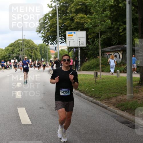 29.06.2025 - hella hamburg halbmarathon Yannick Fuchs http://msf.ph/oto/8162318 29.06.2025 10:39:09 20KM 1413, 1424, 1520, 1697, 2890, 2970, 3098, 4270, 4691, 4915, 5047, 7710, 8928, 9030, 9302, 10313, 11809, 12528, 13975, 14351, 14464, 14686, 14687, 14703, 15334, 16058, 16803, 17120, 17406, 18539, 18631, 19207 meine-sportfotos.de
