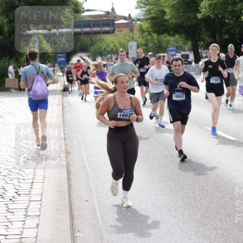 29.06.2025 - hella hamburg halbmarathon Jannik Wohlers http://msf.ph/oto/8162351 29.06.2025 10:20:10 Lombardsbrücke 1011, 1471, 1474, 2053, 2101, 2325, 2478, 2834, 3733, 3781, 4154, 4166, 4288, 4422, 4754, 4869, 5181, 5625, 6951, 7131, 8588, 9722, 10041, 10613, 10647, 11100, 11603, 11835, 11995, 12056, 12977, 14500, 14502, 14503, 14894, 15180, 15244, 15442, 15513, 16135, 16254, 16638, 17581, 17671, 17987, 18007, 18423, 18908, 19014, 19093 meine-sportfotos.de