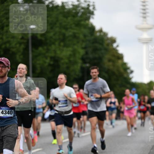 29.06.2025 - hella hamburg halbmarathon Dr. Thomas Lammeyer http://msf.ph/oto/8162357 29.06.2025 10:08:44 Kennedybrücke 1316, 1377, 1674, 2011, 2463, 2698, 3413, 3994, 4146, 4904, 5354, 5365, 5976, 6311, 6709, 8089, 8217, 9280, 10213, 10756, 10962 meine-sportfotos.de