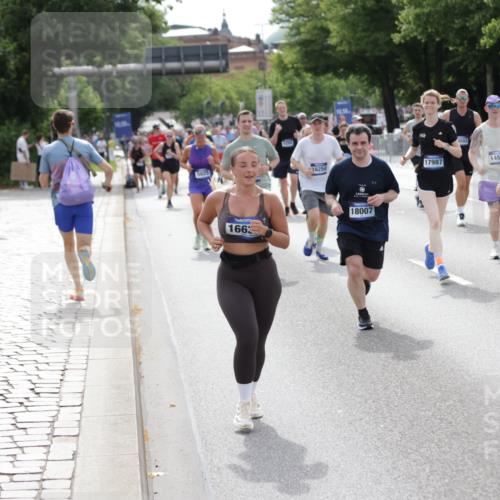 29.06.2025 - hella hamburg halbmarathon Jannik Wohlers http://msf.ph/oto/8162391 29.06.2025 10:20:10 Lombardsbrücke 1011, 1471, 1474, 2053, 2101, 2325, 2478, 2834, 3733, 3781, 4154, 4166, 4288, 4422, 4754, 4869, 5181, 5625, 6951, 7131, 8588, 9722, 10041, 10613, 10647, 11100, 11603, 11835, 11995, 12056, 12977, 14500, 14502, 14503, 14894, 15180, 15244, 15442, 15513, 16135, 16254, 16638, 17581, 17671, 17987, 18007, 18423, 18908, 19014, 19093 meine-sportfotos.de
