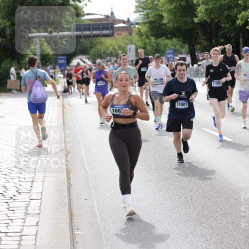 29.06.2025 - hella hamburg halbmarathon Jannik Wohlers http://msf.ph/oto/8162400 29.06.2025 10:20:10 Lombardsbrücke 1011, 1471, 1474, 2053, 2101, 2325, 2478, 2834, 3733, 3781, 4154, 4166, 4288, 4422, 4754, 4869, 5181, 5625, 6951, 7131, 8588, 9722, 10041, 10613, 10647, 11100, 11603, 11835, 11995, 12056, 12977, 14500, 14502, 14503, 14894, 15180, 15244, 15442, 15513, 16135, 16254, 16638, 17581, 17671, 17987, 18007, 18423, 18908, 19014, 19093 meine-sportfotos.de