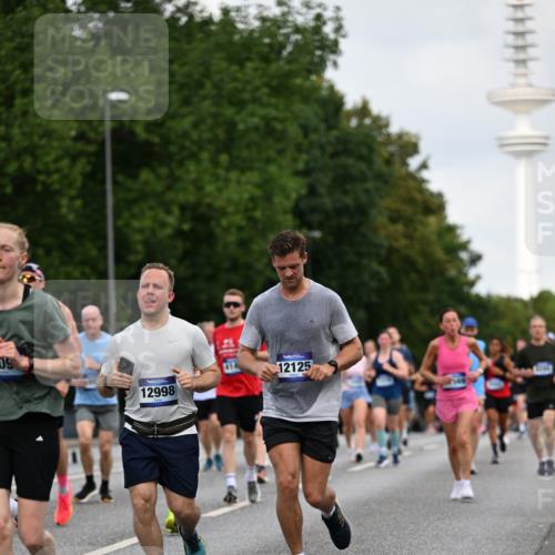 29.06.2025 - hella hamburg halbmarathon Dr. Thomas Lammeyer http://msf.ph/oto/8162404 29.06.2025 10:08:45 Kennedybrücke 1316, 1377, 1674, 2011, 2463, 2698, 3413, 3994, 4146, 4904, 5354, 5365, 5976, 6311, 6709, 8089, 8217, 9280, 10100, 10213, 10709, 10962 meine-sportfotos.de