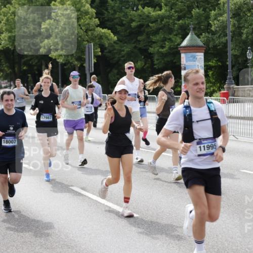 29.06.2025 - hella hamburg halbmarathon Jannik Wohlers http://msf.ph/oto/8162414 29.06.2025 10:20:11 Lombardsbrücke 1011, 1471, 2053, 2101, 2325, 2478, 2834, 3733, 3781, 4154, 4166, 4288, 4422, 4754, 4869, 5181, 5625, 6951, 7131, 8588, 9722, 10041, 10613, 10647, 11100, 11603, 11835, 11995, 12056, 12977, 14500, 14502, 14503, 14894, 15180, 15244, 15442, 15513, 16135, 16254, 16638, 17581, 17671, 17987, 18007, 18423, 18908, 19014, 19093 meine-sportfotos.de