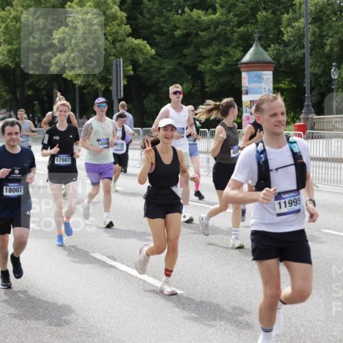 29.06.2025 - hella hamburg halbmarathon Jannik Wohlers http://msf.ph/oto/8162426 29.06.2025 10:20:11 Lombardsbrücke 1011, 1471, 2053, 2101, 2325, 2478, 2834, 3733, 3781, 4154, 4166, 4288, 4422, 4754, 4869, 5181, 5625, 6951, 7131, 8588, 9722, 10041, 10613, 10647, 11100, 11603, 11835, 11995, 12056, 12977, 14500, 14502, 14503, 14894, 15180, 15244, 15442, 15513, 16135, 16254, 16638, 17581, 17671, 17987, 18007, 18423, 18908, 19014, 19093 meine-sportfotos.de