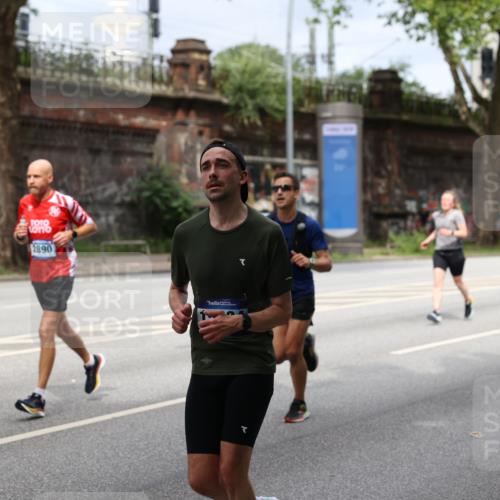 29.06.2025 - hella hamburg halbmarathon Yannick Fuchs http://msf.ph/oto/8162430 29.06.2025 10:39:32 20KM 1171, 1424, 2098, 2188, 2470, 2890, 2970, 3785, 3917, 4270, 4915, 4997, 5047, 5623, 6266, 6375, 6575, 6819, 7087, 7167, 7325, 7709, 7843, 8871, 9030, 9710, 9720, 10064, 10313, 10741, 11688, 12154, 12161, 12528, 12643, 12783, 13919, 15334, 15365, 15651, 15666, 15760, 16058, 16617, 16685, 16689, 16725, 16803, 16834, 17381, 17382, 17544, 17960, 18055, 18407, 18631, 18638, 18689, 18718, 19116 meine-sportfotos.de