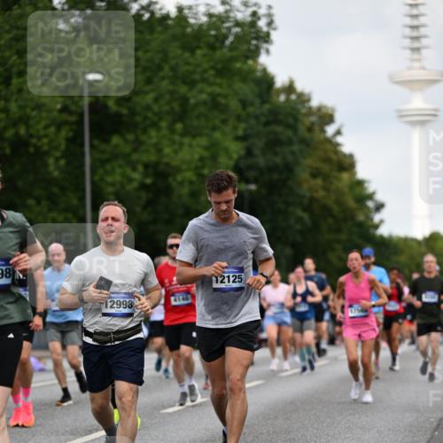 29.06.2025 - hella hamburg halbmarathon Dr. Thomas Lammeyer http://msf.ph/oto/8162442 29.06.2025 10:08:45 Kennedybrücke 1316, 1377, 1674, 2011, 2463, 2698, 3413, 3994, 4146, 4904, 5354, 5365, 5976, 6311, 6709, 8089, 8217, 9280, 10100, 10213, 10709, 10962 meine-sportfotos.de