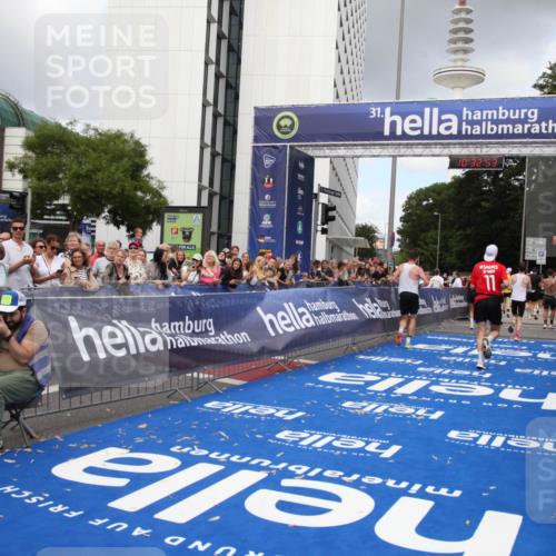 29.06.2025 - hella hamburg halbmarathon Michael Strokosch http://msf.ph/oto/8162451 29.06.2025 10:32:52 Ziel 6358, 7965, 8062, 13686, 14028, 15054, 16425, 17151, 18687 meine-sportfotos.de