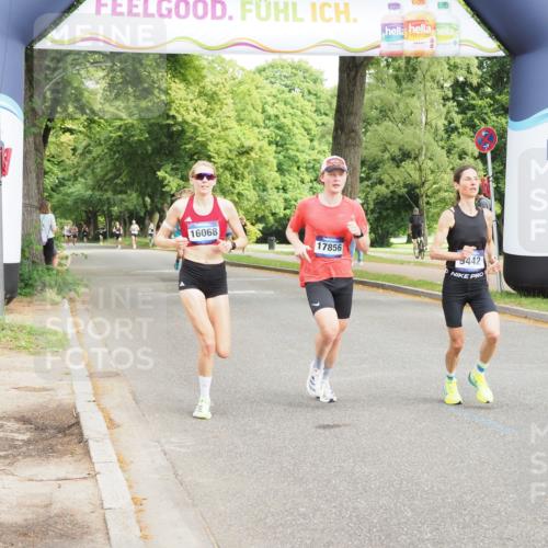 29.06.2025 - hella hamburg halbmarathon MichiJ http://msf.ph/oto/8162457 29.06.2025 10:12:20 Zwischen KM18-KM19 9442, 16068, 17856 meine-sportfotos.de