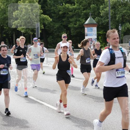 29.06.2025 - hella hamburg halbmarathon Jannik Wohlers http://msf.ph/oto/8162474 29.06.2025 10:20:11 Lombardsbrücke 1011, 1471, 2053, 2101, 2325, 2478, 2834, 3733, 3781, 4154, 4166, 4288, 4422, 4754, 4869, 5181, 5625, 6951, 7131, 8588, 9722, 10041, 10613, 10647, 11100, 11603, 11835, 11995, 12056, 12977, 14500, 14502, 14503, 14894, 15180, 15244, 15442, 15513, 16135, 16254, 16638, 17581, 17671, 17987, 18007, 18423, 18908, 19014, 19093 meine-sportfotos.de