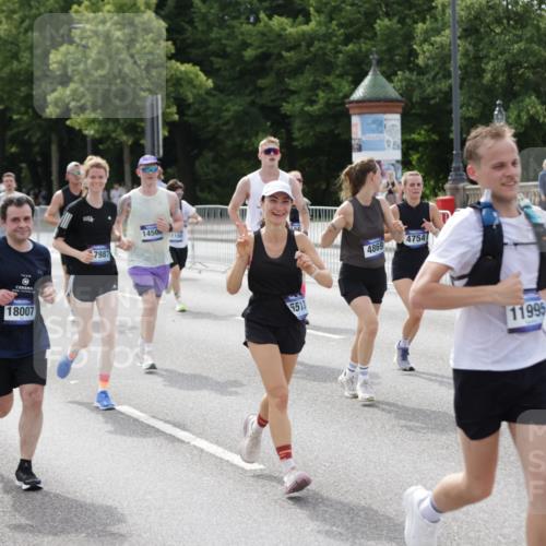 29.06.2025 - hella hamburg halbmarathon Jannik Wohlers http://msf.ph/oto/8162482 29.06.2025 10:20:11 Lombardsbrücke 1011, 1471, 2053, 2101, 2325, 2478, 2834, 3733, 3781, 4154, 4166, 4288, 4422, 4754, 4869, 5181, 5625, 6951, 7131, 8588, 9722, 10041, 10613, 10647, 11100, 11603, 11835, 11995, 12056, 12977, 14500, 14502, 14503, 14894, 15180, 15244, 15442, 15513, 16135, 16254, 16638, 17581, 17671, 17987, 18007, 18423, 18908, 19014, 19093 meine-sportfotos.de