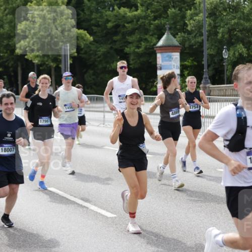 29.06.2025 - hella hamburg halbmarathon Jannik Wohlers http://msf.ph/oto/8162506 29.06.2025 10:20:11 Lombardsbrücke 1011, 1471, 2053, 2101, 2325, 2478, 2834, 3733, 3781, 4154, 4166, 4288, 4422, 4754, 4869, 5181, 5625, 6951, 7131, 8588, 9722, 10041, 10613, 10647, 11100, 11603, 11835, 11995, 12056, 12977, 14500, 14502, 14503, 14894, 15180, 15244, 15442, 15513, 16135, 16254, 16638, 17581, 17671, 17987, 18007, 18423, 18908, 19014, 19093 meine-sportfotos.de