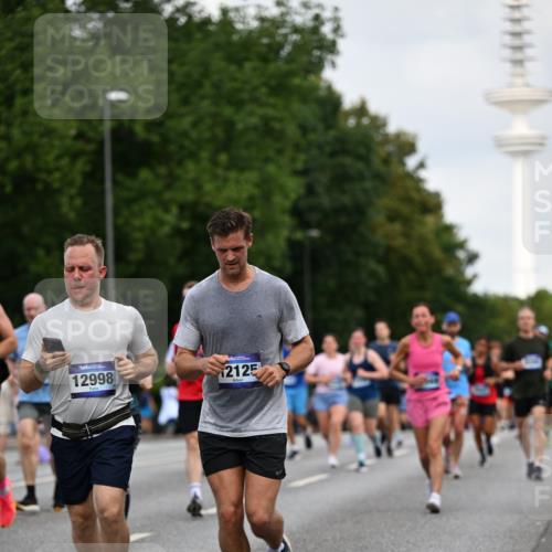 29.06.2025 - hella hamburg halbmarathon Dr. Thomas Lammeyer http://msf.ph/oto/8162526 29.06.2025 10:08:46 Kennedybrücke 1316, 1377, 1559, 1674, 2011, 2463, 2698, 3413, 3994, 4146, 4904, 5354, 5365, 6311, 8089, 8217, 9280, 10100, 10213, 10709, 10962 meine-sportfotos.de