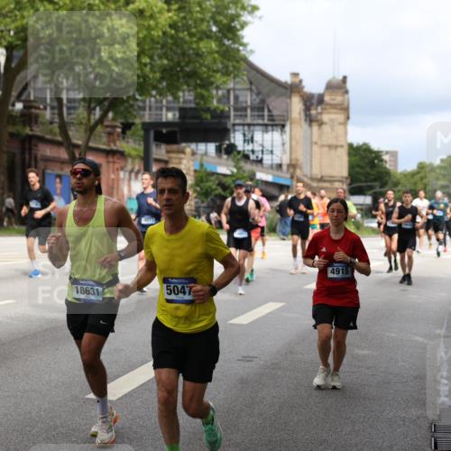 29.06.2025 - hella hamburg halbmarathon Yannick Fuchs http://msf.ph/oto/8162555 29.06.2025 10:39:33 20KM 1171, 1424, 2098, 2188, 2470, 2890, 2970, 3785, 3917, 4270, 4915, 4997, 5047, 5623, 5706, 6266, 6375, 6575, 6819, 7087, 7167, 7325, 7709, 7843, 8871, 9030, 9105, 9710, 9720, 10064, 10313, 10741, 11688, 12154, 12161, 12528, 12643, 12783, 13919, 15334, 15365, 15651, 15666, 15760, 16617, 16685, 16689, 16725, 16803, 16834, 17381, 17382, 17544, 17960, 18055, 18407, 18631, 18638, 18689, 18718, 19116 meine-sportfotos.de