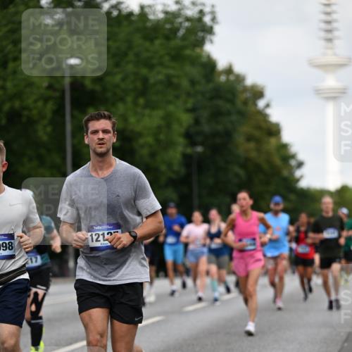 29.06.2025 - hella hamburg halbmarathon Dr. Thomas Lammeyer http://msf.ph/oto/8162569 29.06.2025 10:08:47 Kennedybrücke 1316, 1377, 1559, 1674, 2011, 2463, 2698, 3413, 3994, 4146, 4904, 5354, 5365, 6311, 8089, 8217, 9280, 10100, 10213, 10709, 10834, 10962 meine-sportfotos.de