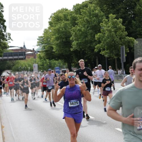 29.06.2025 - hella hamburg halbmarathon Jannik Wohlers http://msf.ph/oto/8162688 29.06.2025 10:20:15 Lombardsbrücke 1011, 1471, 2053, 2101, 2325, 2834, 3247, 3733, 3781, 4166, 4288, 4422, 4754, 4869, 5181, 5625, 6608, 6951, 8588, 8940, 9722, 10050, 10350, 10613, 10647, 11100, 11603, 11995, 12977, 14138, 14246, 14342, 14344, 14500, 14502, 14503, 15244, 15442, 15513, 16135, 16254, 16638, 17095, 17155, 17581, 17987, 18007, 18423, 18620, 18908, 19014, 19093, 19131, 19132 meine-sportfotos.de