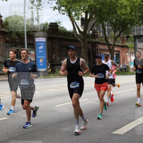 29.06.2025 - hella hamburg halbmarathon Yannick Fuchs http://msf.ph/oto/8162702 29.06.2025 10:39:36 20KM 1171, 1424, 2098, 2188, 2470, 3785, 3917, 4915, 4997, 5047, 5623, 5706, 6266, 6375, 6575, 6819, 6831, 7087, 7167, 7325, 7709, 7843, 8871, 9030, 9105, 9710, 9720, 10064, 10313, 10741, 11291, 11688, 12154, 12161, 12528, 12643, 12783, 13919, 15365, 15651, 15666, 15760, 16617, 16685, 16689, 16725, 16803, 16834, 17381, 17382, 17544, 17960, 18055, 18185, 18407, 18631, 18638, 18689, 18718, 18862, 19116 meine-sportfotos.de