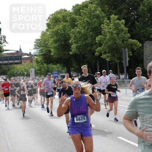 29.06.2025 - hella hamburg halbmarathon Jannik Wohlers http://msf.ph/oto/8162752 29.06.2025 10:20:15 Lombardsbrücke 1011, 1471, 2053, 2101, 2325, 2834, 3247, 3733, 3781, 4166, 4288, 4422, 4754, 4869, 5181, 5625, 6608, 6951, 8588, 8940, 9722, 10050, 10350, 10613, 10647, 11100, 11603, 11995, 12977, 14138, 14246, 14342, 14344, 14500, 14502, 14503, 15244, 15442, 15513, 16135, 16254, 16638, 17095, 17155, 17581, 17987, 18007, 18423, 18620, 18908, 19014, 19093, 19131, 19132 meine-sportfotos.de