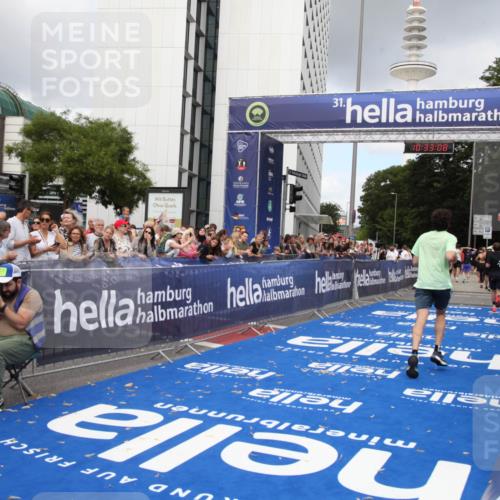 29.06.2025 - hella hamburg halbmarathon Michael Strokosch http://msf.ph/oto/8162780 29.06.2025 10:33:06 Ziel 11169, 17802, 18679 meine-sportfotos.de