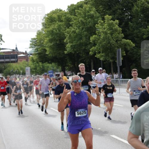 29.06.2025 - hella hamburg halbmarathon Jannik Wohlers http://msf.ph/oto/8162804 29.06.2025 10:20:15 Lombardsbrücke 1011, 1471, 2053, 2101, 2325, 2834, 3247, 3733, 3781, 4166, 4288, 4422, 4754, 4869, 5181, 5625, 6608, 6951, 8588, 8940, 9722, 10050, 10350, 10613, 10647, 11100, 11603, 11995, 12977, 14138, 14246, 14342, 14344, 14500, 14502, 14503, 15244, 15442, 15513, 16135, 16254, 16638, 17095, 17155, 17581, 17987, 18007, 18423, 18620, 18908, 19014, 19093, 19131, 19132 meine-sportfotos.de