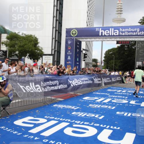 29.06.2025 - hella hamburg halbmarathon Michael Strokosch http://msf.ph/oto/8162805 29.06.2025 10:33:07 Ziel 11169, 14276, 17802, 18679 meine-sportfotos.de
