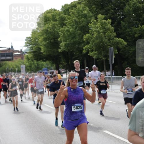29.06.2025 - hella hamburg halbmarathon Jannik Wohlers http://msf.ph/oto/8162832 29.06.2025 10:20:15 Lombardsbrücke 1011, 1471, 2053, 2101, 2325, 2834, 3247, 3733, 3781, 4166, 4288, 4422, 4754, 4869, 5181, 5625, 6608, 6951, 8588, 8940, 9722, 10050, 10350, 10613, 10647, 11100, 11603, 11995, 12977, 14138, 14246, 14342, 14344, 14500, 14502, 14503, 15244, 15442, 15513, 16135, 16254, 16638, 17095, 17155, 17581, 17987, 18007, 18423, 18620, 18908, 19014, 19093, 19131, 19132 meine-sportfotos.de