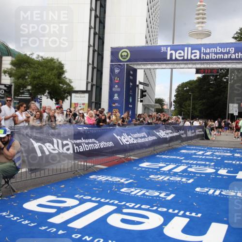 29.06.2025 - hella hamburg halbmarathon Michael Strokosch http://msf.ph/oto/8162850 29.06.2025 10:33:09 Ziel 6473, 11169, 14276, 17802 meine-sportfotos.de