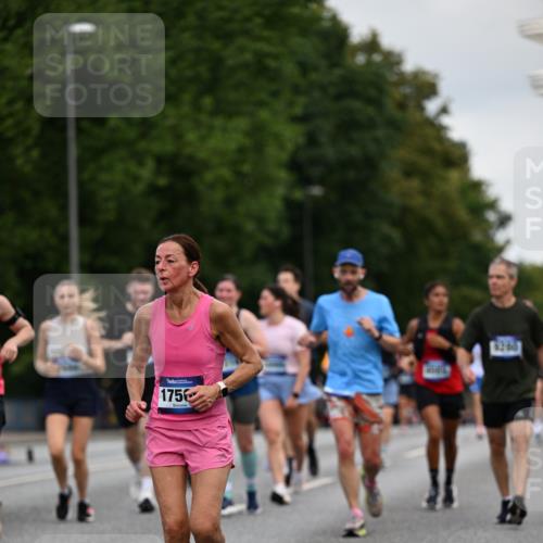 29.06.2025 - hella hamburg halbmarathon Dr. Thomas Lammeyer http://msf.ph/oto/8162870 29.06.2025 10:08:49 Kennedybrücke 1126, 1316, 1559, 2011, 2463, 2698, 2852, 3413, 3994, 4146, 4293, 4538, 4904, 5354, 5365, 6311, 8089, 8217, 9280, 10100, 10213, 10709, 10834, 10962 meine-sportfotos.de