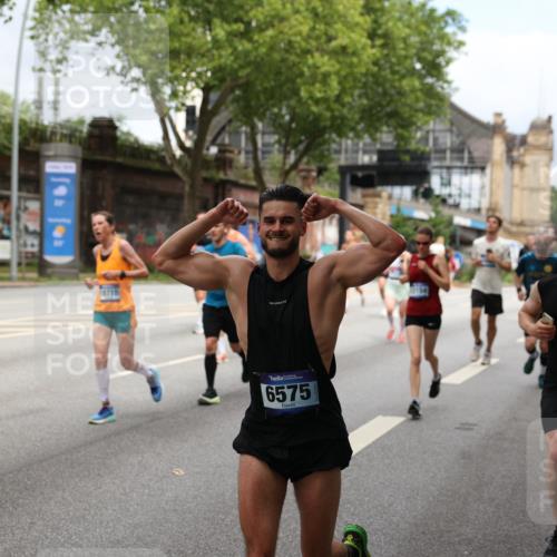 29.06.2025 - hella hamburg halbmarathon Yannick Fuchs http://msf.ph/oto/8162876 29.06.2025 10:39:39 20KM 1171, 2098, 2188, 2470, 3785, 3917, 4997, 5623, 5706, 6054, 6266, 6375, 6575, 6819, 6831, 7087, 7167, 7325, 7709, 7843, 8871, 9030, 9105, 9710, 9720, 10064, 10313, 10741, 11291, 11688, 11821, 12154, 12161, 12528, 12643, 12783, 13919, 15365, 15651, 15666, 15760, 16617, 16685, 16689, 16725, 16834, 17381, 17382, 17544, 17960, 18055, 18185, 18407, 18638, 18689, 18718, 18862, 19116 meine-sportfotos.de