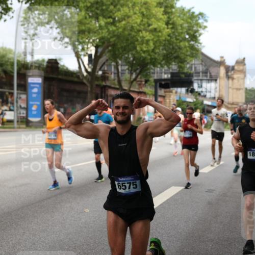 29.06.2025 - hella hamburg halbmarathon Yannick Fuchs http://msf.ph/oto/8162884 29.06.2025 10:39:39 20KM 1171, 2098, 2188, 2470, 3785, 3917, 4997, 5623, 5706, 6054, 6266, 6375, 6575, 6819, 6831, 7087, 7167, 7325, 7709, 7843, 8871, 9030, 9105, 9710, 9720, 10064, 10313, 10741, 11291, 11688, 11821, 12154, 12161, 12528, 12643, 12783, 13919, 15365, 15651, 15666, 15760, 16617, 16685, 16689, 16725, 16834, 17381, 17382, 17544, 17960, 18055, 18185, 18407, 18638, 18689, 18718, 18862, 19116 meine-sportfotos.de