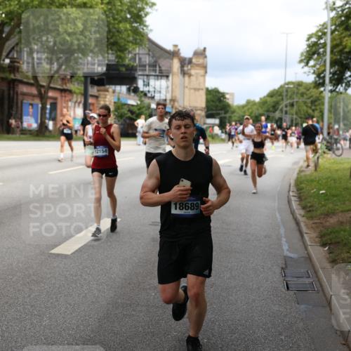 29.06.2025 - hella hamburg halbmarathon Yannick Fuchs http://msf.ph/oto/8162943 29.06.2025 10:39:39 20KM 1171, 2098, 2188, 2470, 3785, 3917, 4997, 5623, 5706, 6054, 6266, 6375, 6575, 6819, 6831, 7087, 7167, 7325, 7709, 7843, 8871, 9030, 9105, 9710, 9720, 10064, 10313, 10741, 11291, 11688, 11821, 12154, 12161, 12528, 12643, 12783, 13919, 15365, 15651, 15666, 15760, 16617, 16685, 16689, 16725, 16834, 17381, 17382, 17544, 17960, 18055, 18185, 18407, 18638, 18689, 18718, 18862, 19116 meine-sportfotos.de