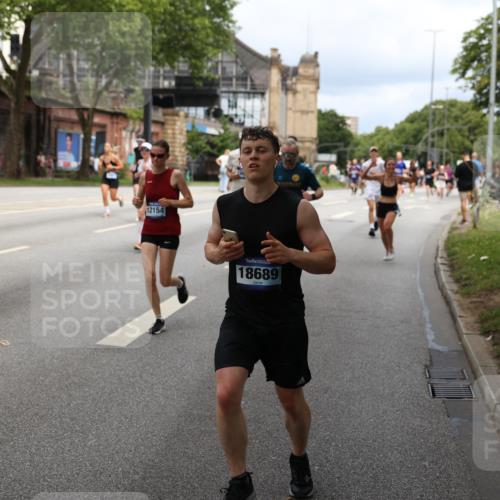 29.06.2025 - hella hamburg halbmarathon Yannick Fuchs http://msf.ph/oto/8163002 29.06.2025 10:39:40 20KM 1171, 2098, 2188, 2367, 2470, 3785, 3917, 4997, 5623, 5706, 6054, 6266, 6375, 6575, 6819, 6831, 7087, 7167, 7325, 7709, 7843, 8871, 9105, 9710, 9720, 10064, 10741, 11291, 11688, 11821, 12154, 12161, 12643, 12783, 13919, 15365, 15651, 15666, 15760, 16617, 16685, 16689, 16725, 16834, 17381, 17382, 17544, 17960, 18055, 18185, 18407, 18638, 18689, 18718, 18862, 19116 meine-sportfotos.de