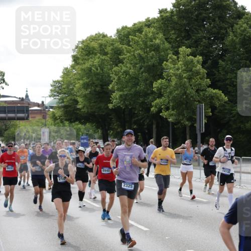 29.06.2025 - hella hamburg halbmarathon Jannik Wohlers http://msf.ph/oto/8163007 29.06.2025 10:20:18 Lombardsbrücke 1011, 1471, 2053, 2101, 2325, 2834, 2923, 2945, 3247, 3733, 3781, 4166, 4288, 4422, 4754, 4869, 5181, 5625, 6608, 8113, 8940, 9981, 10050, 10350, 11100, 11145, 11995, 12844, 14138, 14157, 14246, 14342, 14344, 14500, 14502, 14503, 14610, 14611, 14670, 15244, 15442, 15513, 16135, 16254, 16638, 16950, 17095, 17155, 17581, 17832, 17987, 18007, 18423, 18620, 18908, 19014, 19093, 19125, 19131, 19132 meine-sportfotos.de