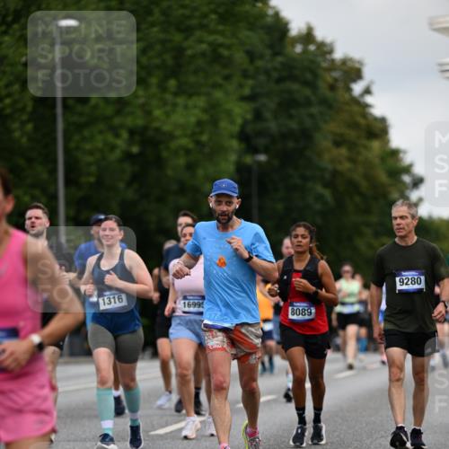 29.06.2025 - hella hamburg halbmarathon Dr. Thomas Lammeyer http://msf.ph/oto/8163022 29.06.2025 10:08:51 Kennedybrücke 1126, 1316, 1559, 2011, 2424, 2463, 2698, 2852, 3994, 4146, 4293, 4538, 4904, 6311, 7017, 8089, 8217, 9280, 10100, 10213, 10709, 10834, 10962 meine-sportfotos.de