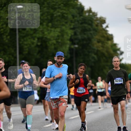 29.06.2025 - hella hamburg halbmarathon Dr. Thomas Lammeyer http://msf.ph/oto/8163063 29.06.2025 10:08:51 Kennedybrücke 1126, 1316, 1559, 2011, 2424, 2463, 2698, 2852, 3994, 4146, 4293, 4538, 4904, 6311, 7017, 8089, 8217, 9280, 10100, 10213, 10709, 10834, 10962 meine-sportfotos.de