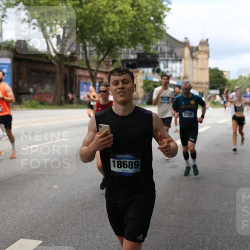 29.06.2025 - hella hamburg halbmarathon Yannick Fuchs http://msf.ph/oto/8163069 29.06.2025 10:39:40 20KM 1171, 2098, 2188, 2367, 2470, 3785, 3917, 4997, 5623, 5706, 6054, 6266, 6375, 6575, 6819, 6831, 7087, 7167, 7325, 7709, 7843, 8871, 9105, 9710, 9720, 10064, 10741, 11291, 11688, 11821, 12154, 12161, 12643, 12783, 13919, 15365, 15651, 15666, 15760, 16617, 16685, 16689, 16725, 16834, 17381, 17382, 17544, 17960, 18055, 18185, 18407, 18638, 18689, 18718, 18862, 19116 meine-sportfotos.de