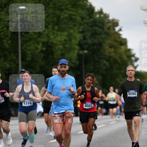 29.06.2025 - hella hamburg halbmarathon Dr. Thomas Lammeyer http://msf.ph/oto/8163077 29.06.2025 10:08:51 Kennedybrücke 1126, 1316, 1559, 2011, 2424, 2463, 2698, 2852, 3994, 4146, 4293, 4538, 4904, 6311, 7017, 8089, 8217, 9280, 10100, 10213, 10709, 10834, 10962 meine-sportfotos.de