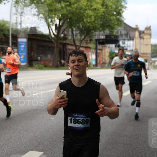 29.06.2025 - hella hamburg halbmarathon Yannick Fuchs http://msf.ph/oto/8163114 29.06.2025 10:39:40 20KM 1171, 2098, 2188, 2367, 2470, 3785, 3917, 4997, 5623, 5706, 6054, 6266, 6375, 6575, 6819, 6831, 7087, 7167, 7325, 7709, 7843, 8871, 9105, 9710, 9720, 10064, 10741, 11291, 11688, 11821, 12154, 12161, 12643, 12783, 13919, 15365, 15651, 15666, 15760, 16617, 16685, 16689, 16725, 16834, 17381, 17382, 17544, 17960, 18055, 18185, 18407, 18638, 18689, 18718, 18862, 19116 meine-sportfotos.de