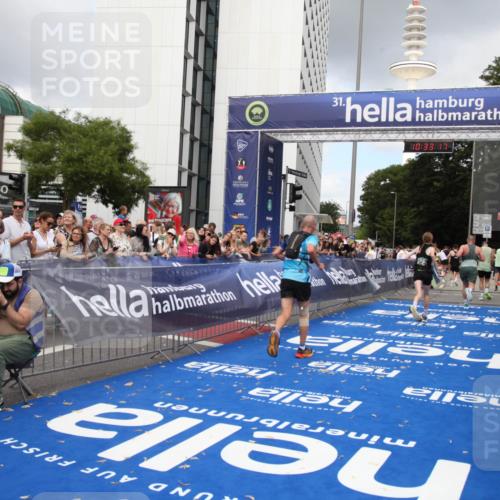 29.06.2025 - hella hamburg halbmarathon Michael Strokosch http://msf.ph/oto/8163118 29.06.2025 10:33:16 Ziel 1910, 6473, 9047, 14167, 14276, 17175, 18455 meine-sportfotos.de