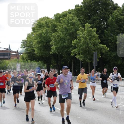 29.06.2025 - hella hamburg halbmarathon Jannik Wohlers http://msf.ph/oto/8163123 29.06.2025 10:20:18 Lombardsbrücke 1011, 1471, 2053, 2101, 2325, 2834, 2923, 2945, 3247, 3733, 3781, 4166, 4288, 4422, 4754, 4869, 5181, 5625, 6608, 8113, 8940, 9981, 10050, 10350, 11100, 11145, 11995, 12844, 14138, 14157, 14246, 14342, 14344, 14500, 14502, 14503, 14610, 14611, 14670, 15244, 15442, 15513, 16135, 16254, 16638, 16950, 17095, 17155, 17581, 17832, 17987, 18007, 18423, 18620, 18908, 19014, 19093, 19125, 19131, 19132 meine-sportfotos.de