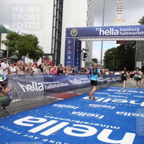29.06.2025 - hella hamburg halbmarathon Michael Strokosch http://msf.ph/oto/8163129 29.06.2025 10:33:16 Ziel 1910, 6473, 9047, 14167, 14276, 17175, 18455 meine-sportfotos.de