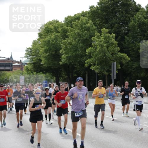 29.06.2025 - hella hamburg halbmarathon Jannik Wohlers http://msf.ph/oto/8163140 29.06.2025 10:20:18 Lombardsbrücke 1011, 1471, 2053, 2101, 2325, 2834, 2923, 2945, 3247, 3733, 3781, 4166, 4288, 4422, 4754, 4869, 5181, 5625, 6608, 8113, 8940, 9981, 10050, 10350, 11100, 11145, 11995, 12844, 14138, 14157, 14246, 14342, 14344, 14500, 14502, 14503, 14610, 14611, 14670, 15244, 15442, 15513, 16135, 16254, 16638, 16950, 17095, 17155, 17581, 17832, 17987, 18007, 18423, 18620, 18908, 19014, 19093, 19125, 19131, 19132 meine-sportfotos.de