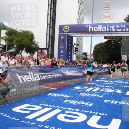 29.06.2025 - hella hamburg halbmarathon Michael Strokosch http://msf.ph/oto/8163149 29.06.2025 10:33:17 Ziel 1910, 6473, 7723, 9047, 14167, 17175, 18455 meine-sportfotos.de