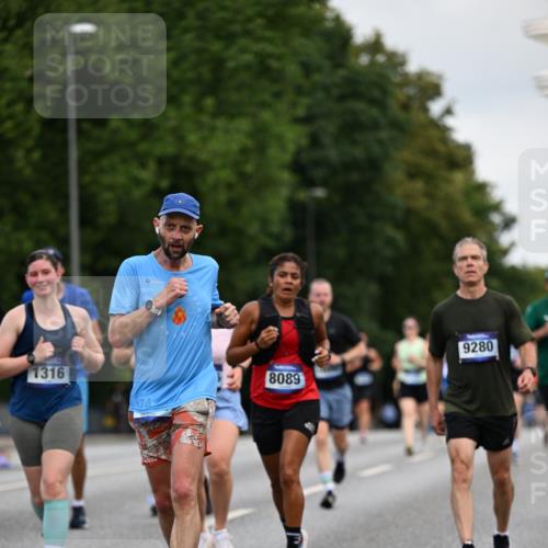 29.06.2025 - hella hamburg halbmarathon Dr. Thomas Lammeyer http://msf.ph/oto/8163164 29.06.2025 10:08:52 Kennedybrücke 1126, 1316, 1559, 2011, 2424, 2463, 2540, 2698, 2852, 3994, 4146, 4293, 4538, 4904, 6311, 7017, 8089, 8217, 9280, 10100, 10213, 10709, 10834, 10962 meine-sportfotos.de