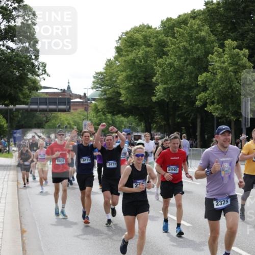 29.06.2025 - hella hamburg halbmarathon Jannik Wohlers http://msf.ph/oto/8163178 29.06.2025 10:20:19 Lombardsbrücke 1011, 1471, 2053, 2101, 2325, 2834, 2923, 2945, 3247, 3733, 3781, 4288, 4422, 4754, 4869, 5181, 5625, 6608, 8113, 8940, 9981, 10050, 10350, 11100, 11145, 11995, 12844, 14138, 14157, 14246, 14342, 14344, 14500, 14502, 14503, 14610, 14611, 14670, 15244, 15442, 15513, 16135, 16254, 16638, 16950, 17095, 17155, 17581, 17832, 17987, 18007, 18141, 18423, 18620, 18908, 19014, 19124, 19125, 19131, 19132 meine-sportfotos.de