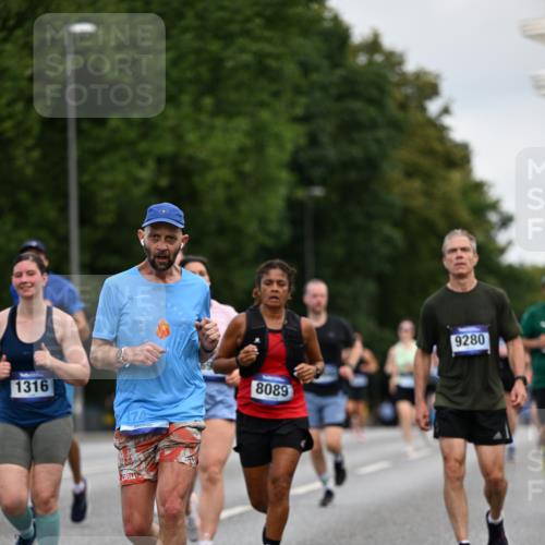 29.06.2025 - hella hamburg halbmarathon Dr. Thomas Lammeyer http://msf.ph/oto/8163180 29.06.2025 10:08:52 Kennedybrücke 1126, 1316, 1559, 2011, 2424, 2463, 2540, 2698, 2852, 3994, 4146, 4293, 4538, 4904, 6311, 7017, 8089, 8217, 9280, 10100, 10213, 10709, 10834, 10962 meine-sportfotos.de