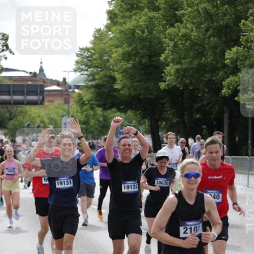 29.06.2025 - hella hamburg halbmarathon Jannik Wohlers http://msf.ph/oto/8163185 29.06.2025 10:20:20 Lombardsbrücke 1011, 2053, 2101, 2325, 2834, 2923, 2945, 3247, 3733, 3781, 4288, 4422, 4754, 4869, 5625, 6608, 8113, 8940, 9981, 10050, 10350, 11100, 11145, 11995, 12844, 14138, 14157, 14246, 14342, 14344, 14500, 14502, 14503, 14610, 14611, 14615, 14670, 15244, 15513, 16135, 16254, 16638, 16950, 17095, 17155, 17581, 17832, 17987, 18007, 18141, 18423, 18620, 18908, 19014, 19124, 19125, 19131, 19132 meine-sportfotos.de