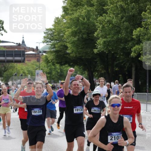 29.06.2025 - hella hamburg halbmarathon Jannik Wohlers http://msf.ph/oto/8163220 29.06.2025 10:20:20 Lombardsbrücke 1011, 2053, 2101, 2325, 2834, 2923, 2945, 3247, 3733, 3781, 4288, 4422, 4754, 4869, 5625, 6608, 8113, 8940, 9981, 10050, 10350, 11100, 11145, 11995, 12844, 14138, 14157, 14246, 14342, 14344, 14500, 14502, 14503, 14610, 14611, 14615, 14670, 15244, 15513, 16135, 16254, 16638, 16950, 17095, 17155, 17581, 17832, 17987, 18007, 18141, 18423, 18620, 18908, 19014, 19124, 19125, 19131, 19132 meine-sportfotos.de